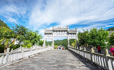 “五一”假期，測溫門助力各大景區(qū)疫情防控